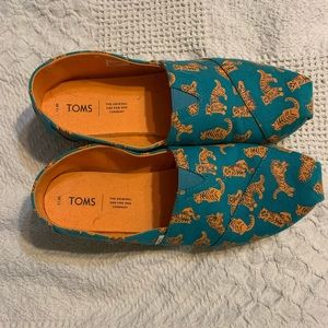 Size 11 cat print TOMS